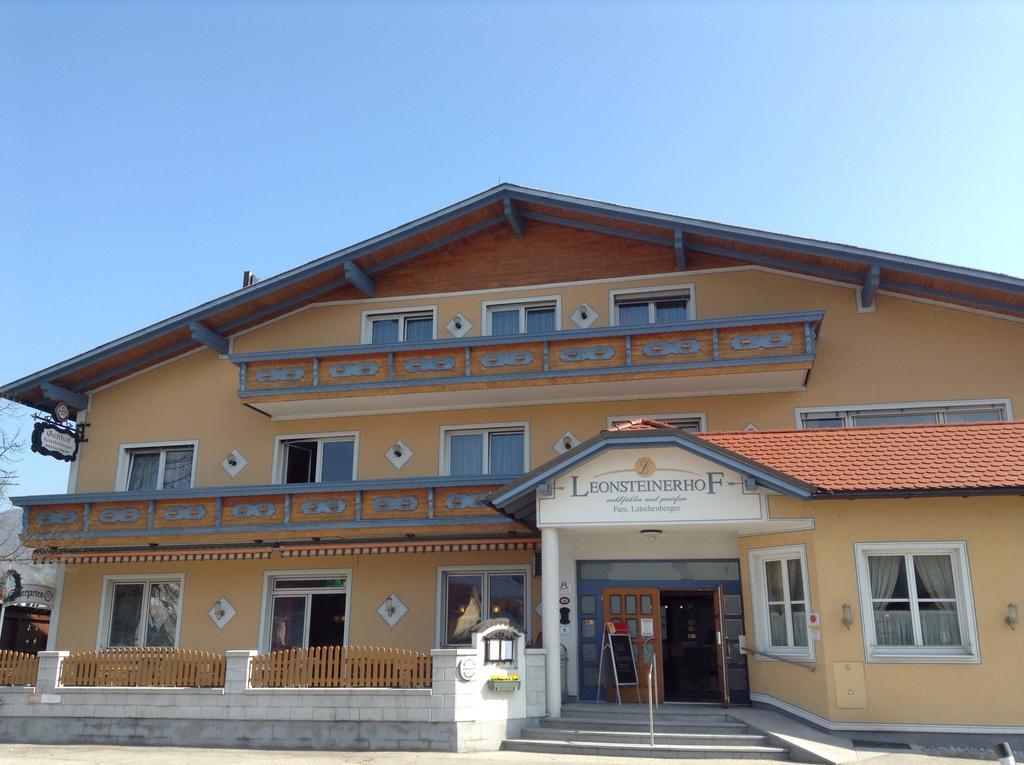 Leonsteinerhof Acomodação com café da manhã Exterior foto
